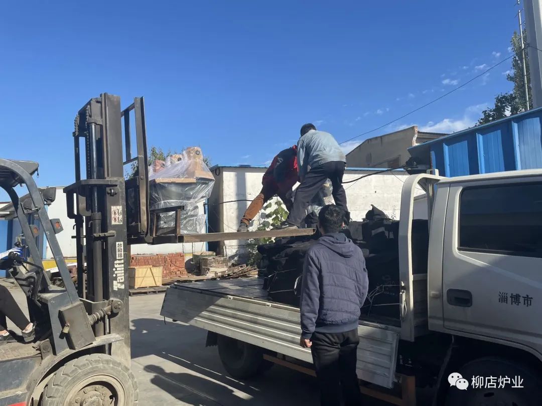 寒冬送暖，柳店环保炉具安全有序发货