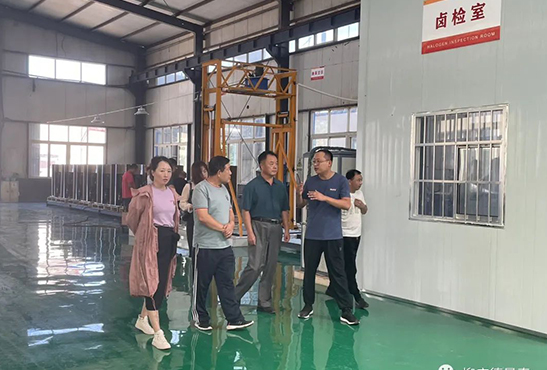 青岛地区空气源热泵工程项目客户莅临我公司参观考察